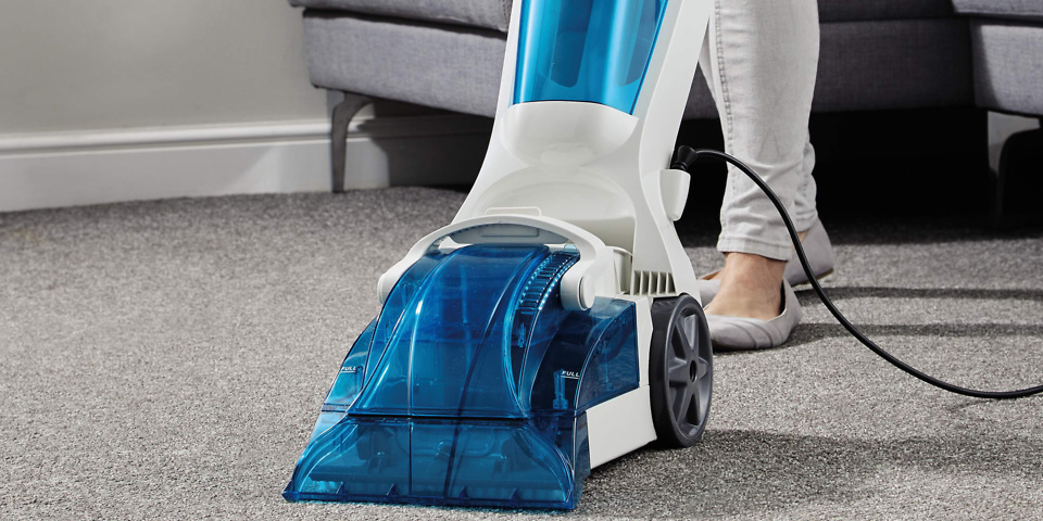 how does a carpet cleaner work